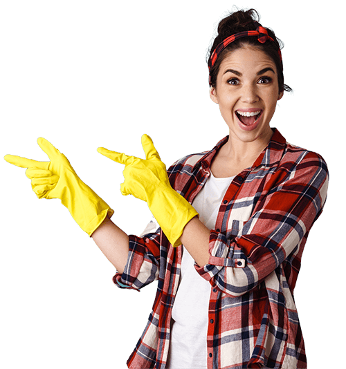 Una mujer sonríe sorprendida a cámara, va vestida con una camisa de cuadros y tiene puestos unos guantes de limpieza. Limpiezas Regueiro es una empresa de limpieza de casas, viviendas. pisos, comunidades, oficinas y empresas ubicada en la provincia de Ourense.